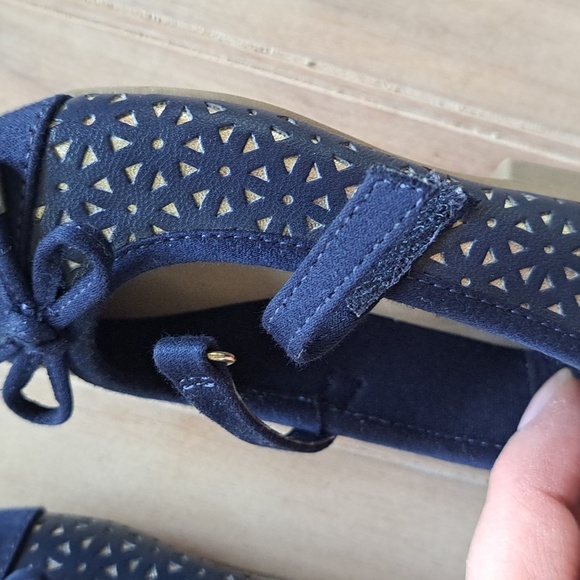 Dora The Explorer Infant Gold Navy Cap Toe Cut Out Detail Ballerina Flats - Picture 8 of 10